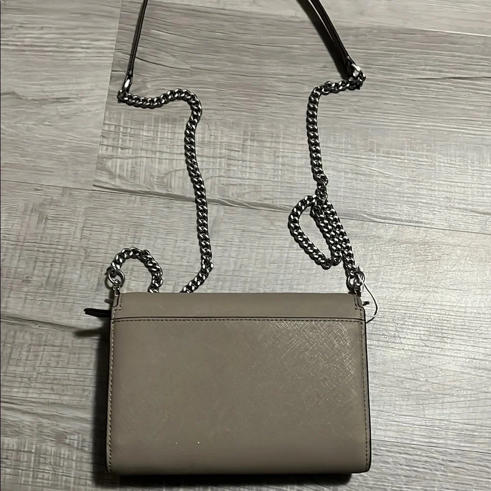 Tory Burch Gray Crossbody Bag with Smooth Leather and Chain Strap - Picture 4 of 5